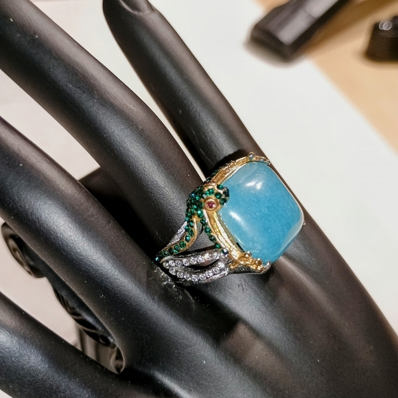 Elegant Turquoise Stone and Gold-Plated Gecko Ring Size 9 - Picture 2 of 8